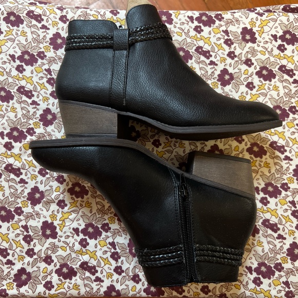 STYLE & COMPANY Womens Black Almond Toe Block Heel Slip On Booties 9.5 M - Picture 3 of 8